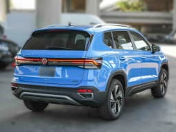 Volkswagen Taos SE 4MOTION 2026 — side view
