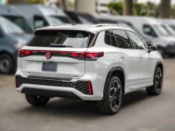 Volkswagen Tiguan SEL R-Line Turbo 4MOTION 2026 — side view