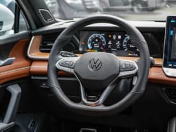 Volkswagen Tiguan SEL R-Line Turbo 4MOTION 2026 — side view