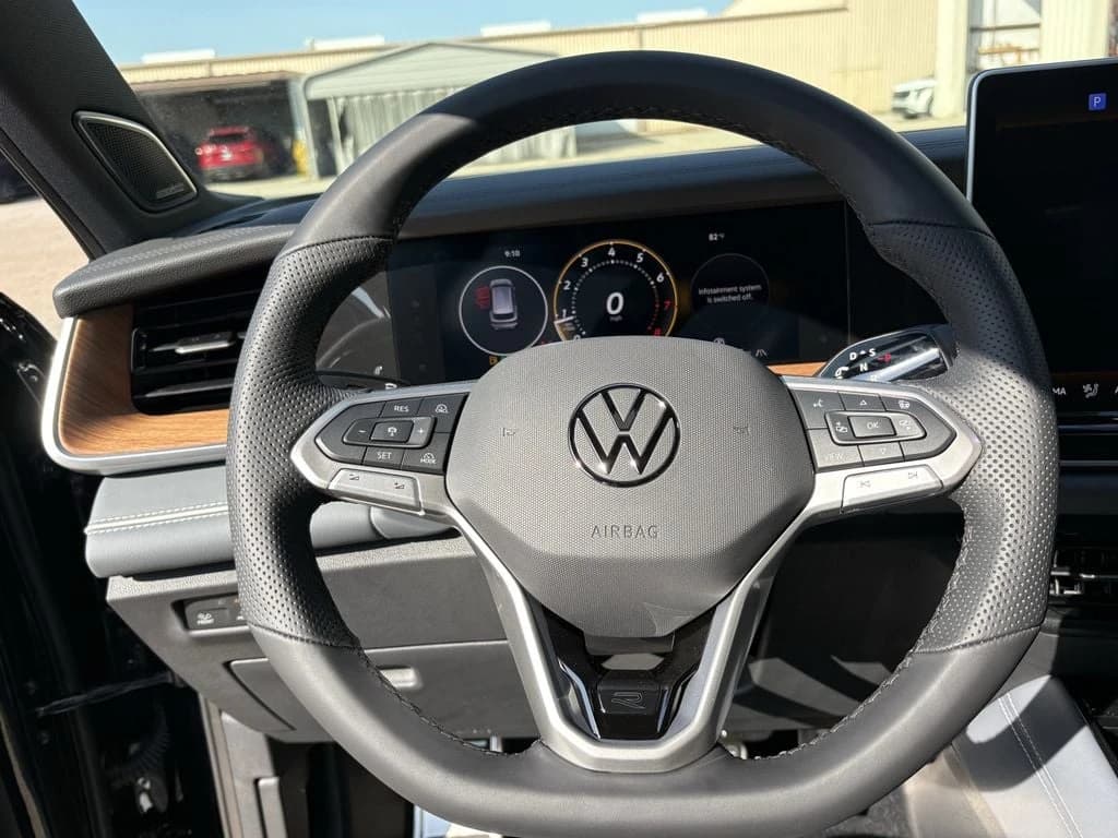 Volkswagen Tiguan SEL R-Line Turbo 2.0T 4MOTION 2026 — side view