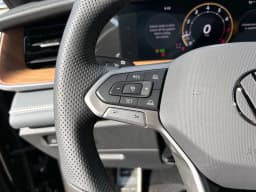 Volkswagen Tiguan SEL R-Line Turbo 2.0T 4MOTION 2026 — side view