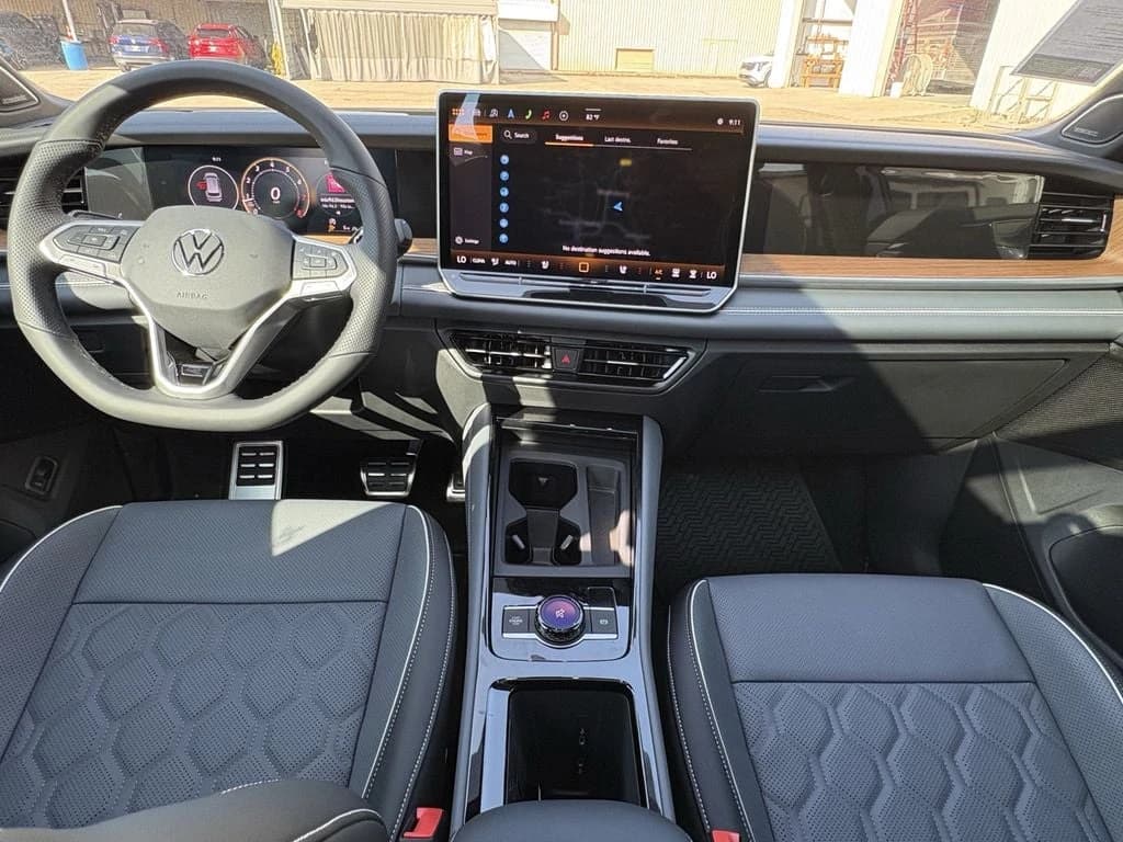 Volkswagen Tiguan SEL R-Line Turbo 2.0T 4MOTION 2026 — side view