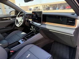 Volkswagen Tiguan SEL R-Line Turbo 2.0T 4MOTION 2026 — side view