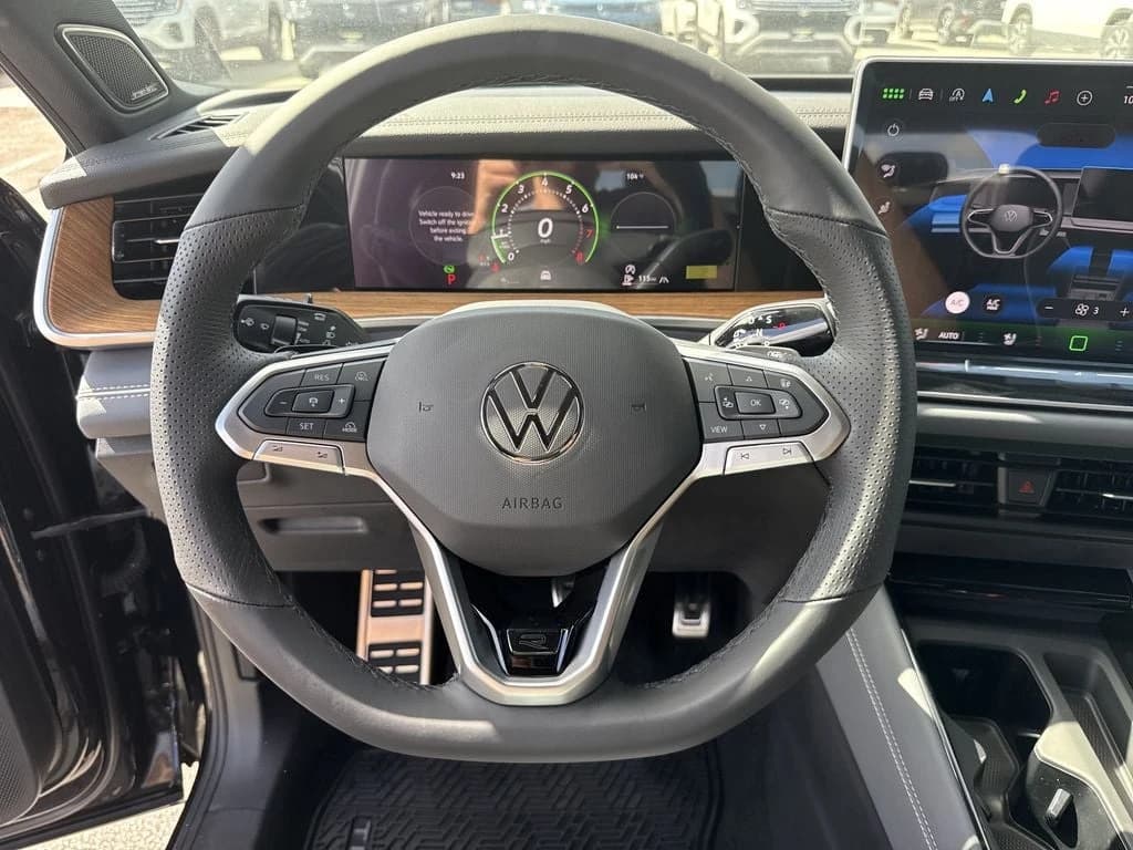Volkswagen Tiguan SEL R-Line Turbo 4MOTION 2026 — side view