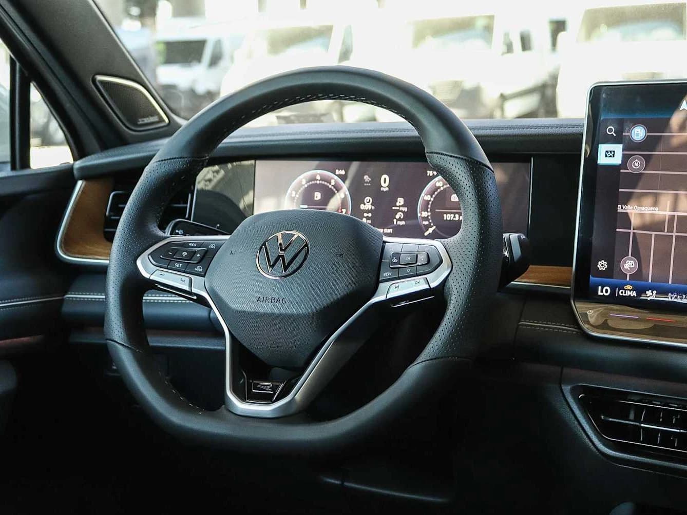 Volkswagen Tiguan SEL R-Line Turbo 4MOTION 2026 — side view