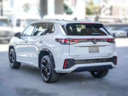 Volkswagen Tiguan SEL R-Line Turbo 4MOTION 2026 — side view