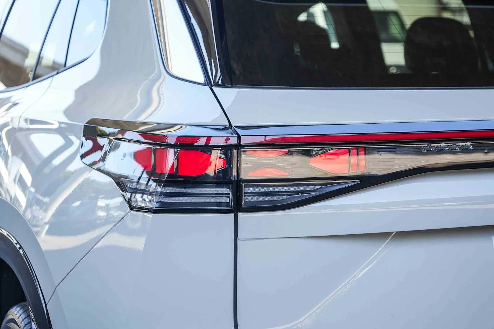 Volkswagen Tiguan SEL R-Line Turbo 4MOTION 2026 — side view