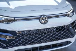 Volkswagen Tiguan SEL R-Line Turbo 4MOTION 2026 — side view