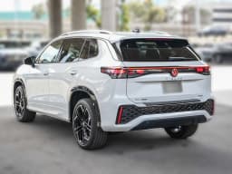Volkswagen Tiguan SEL R-Line Turbo 4MOTION 2026 — side view