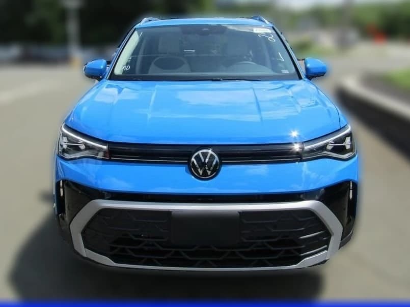 Volkswagen Taos SE 4MOTION 2025 — side view