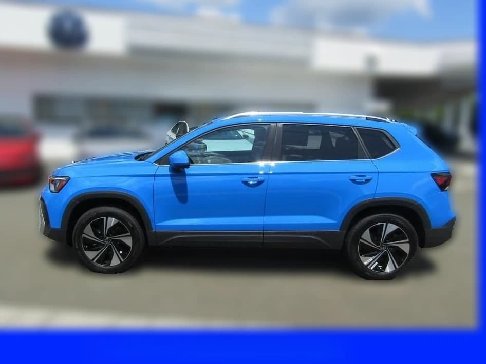Volkswagen Taos SE 4MOTION 2025 — side view