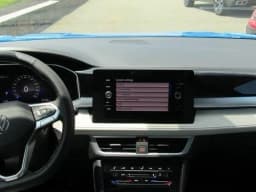 Volkswagen Taos SE 4MOTION 2025 — side view