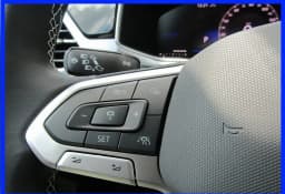 Volkswagen Taos SE 4MOTION 2025 — side view