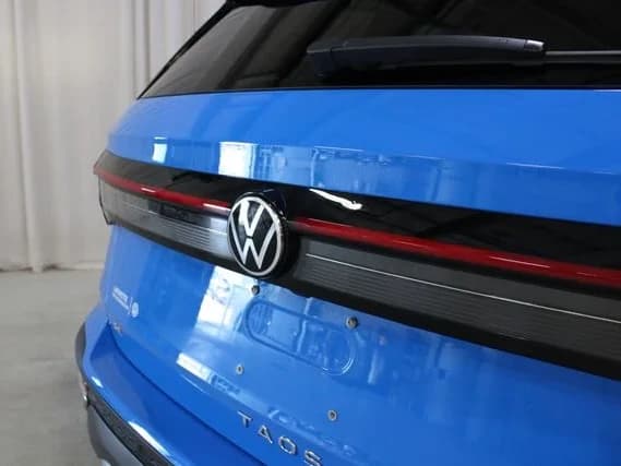 Volkswagen Taos SE 4MOTION 2026 — side view