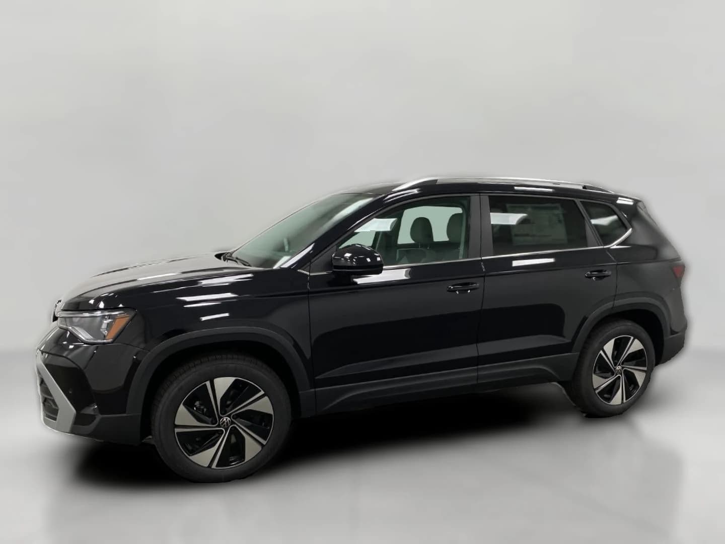 Volkswagen Taos SE 4MOTION 2026 — side view