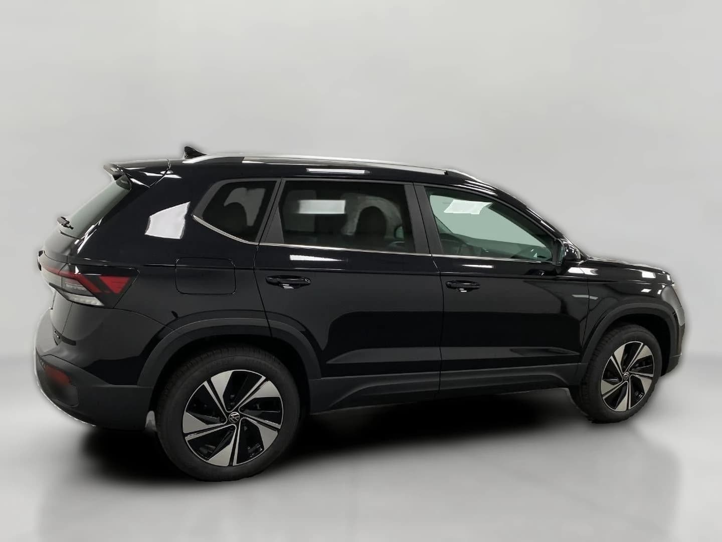 Volkswagen Taos SE 4MOTION 2026 — side view