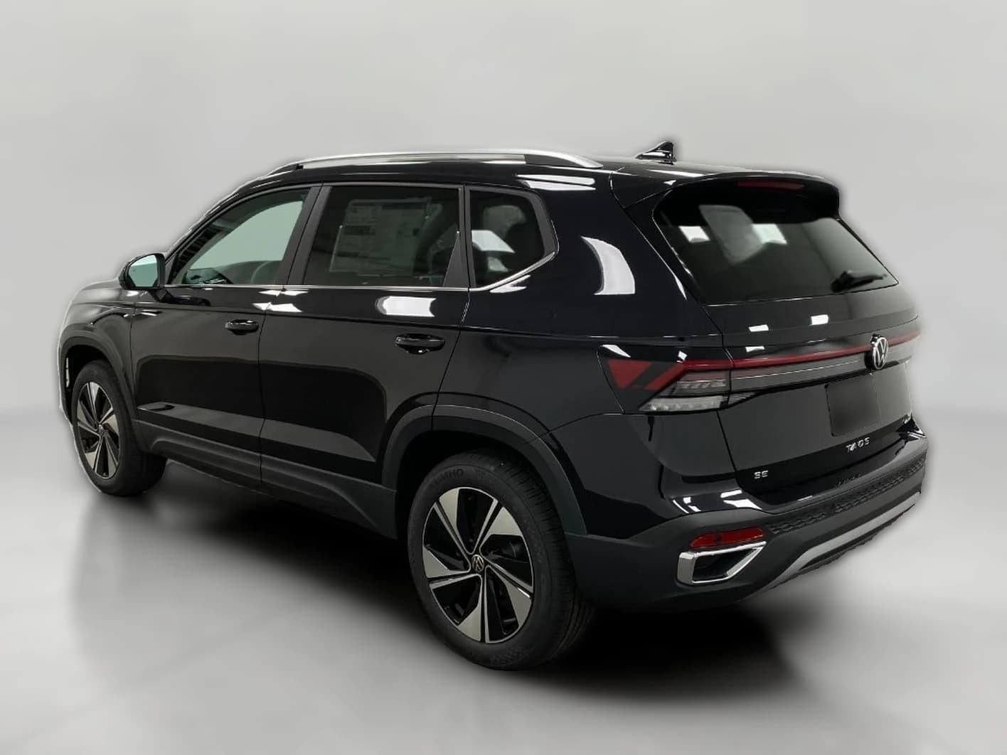 Volkswagen Taos SE 4MOTION 2026 — side view