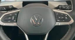 Volkswagen Taos SE 4MOTION 2026 — side view