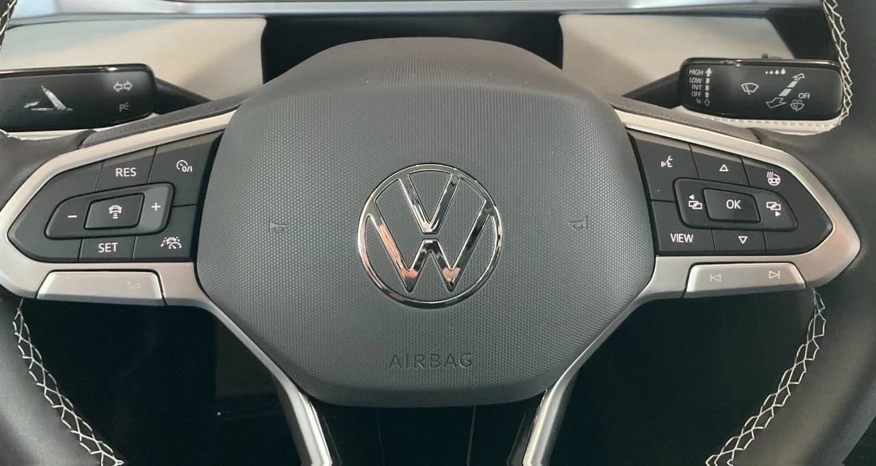 Volkswagen Taos SE 4MOTION 2026 — side view