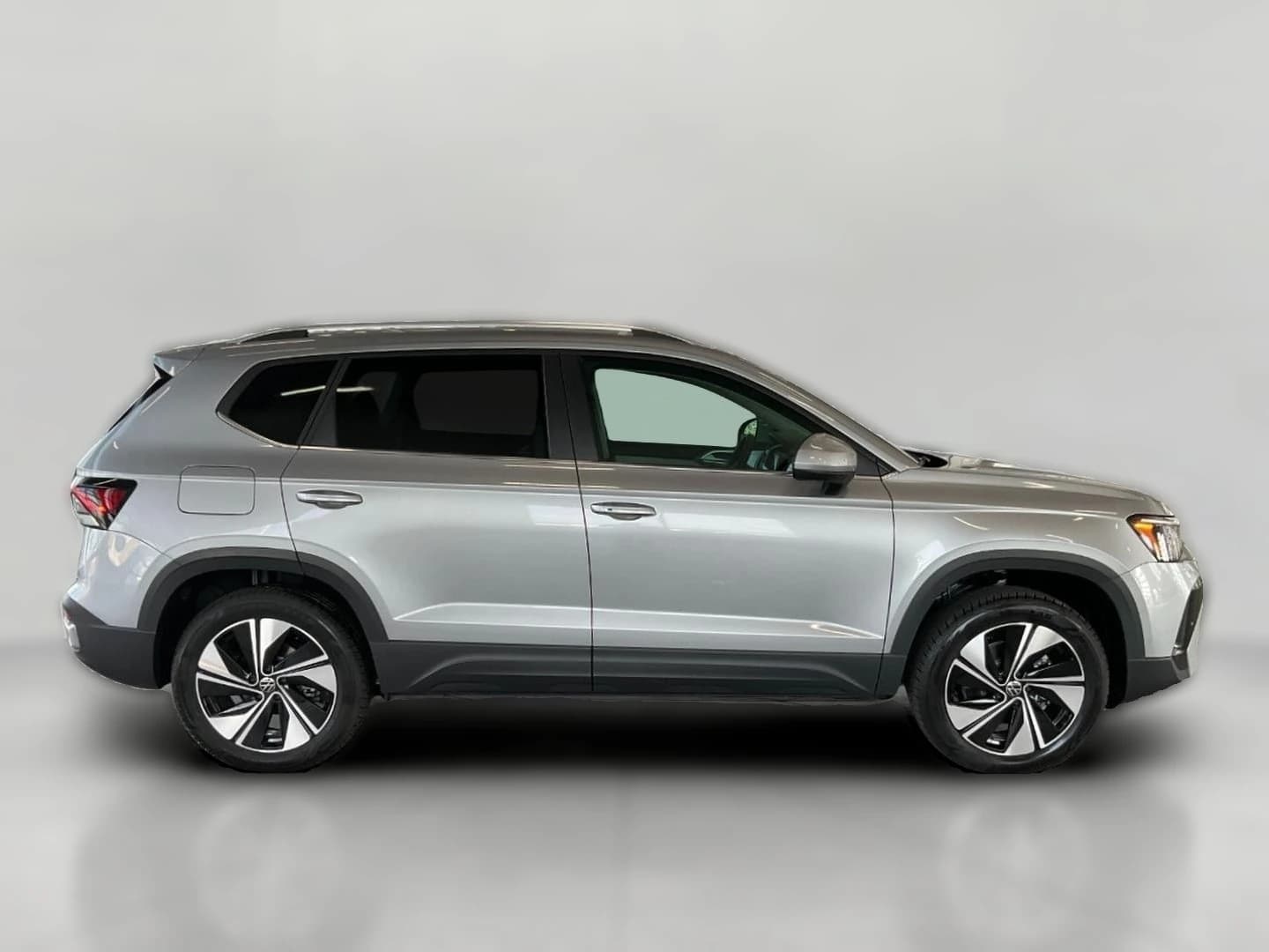 Volkswagen Taos SE 4MOTION 2026 — side view
