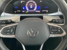 Volkswagen Taos SE 4MOTION 2026 — side view