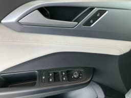 Volkswagen Taos SE 4MOTION 2026 — side view