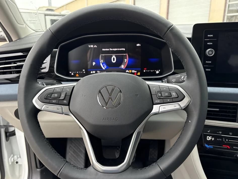 Volkswagen Jetta SE Auto 2026 — side view