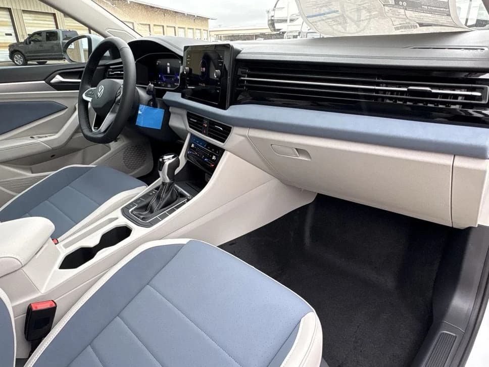 Volkswagen Jetta SE Auto 2026 — side view