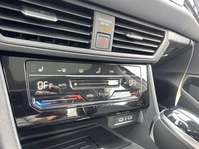 Volkswagen Jetta SE Auto 2026 — side view