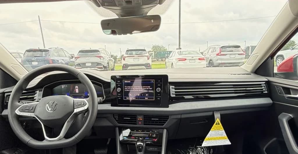 Volkswagen Jetta SE Auto 2026 — side view