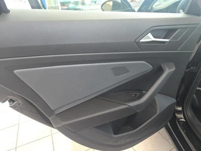 Volkswagen Jetta SE Auto 2025 — side view
