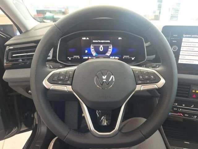 Volkswagen Jetta SE Auto 2025 — side view