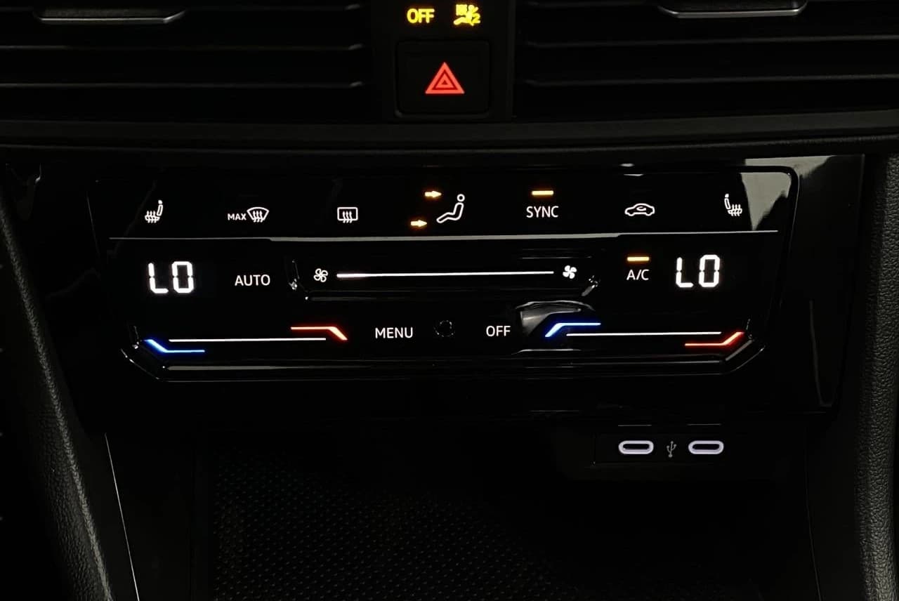 Volkswagen Jetta Sport Auto 2026 — side view