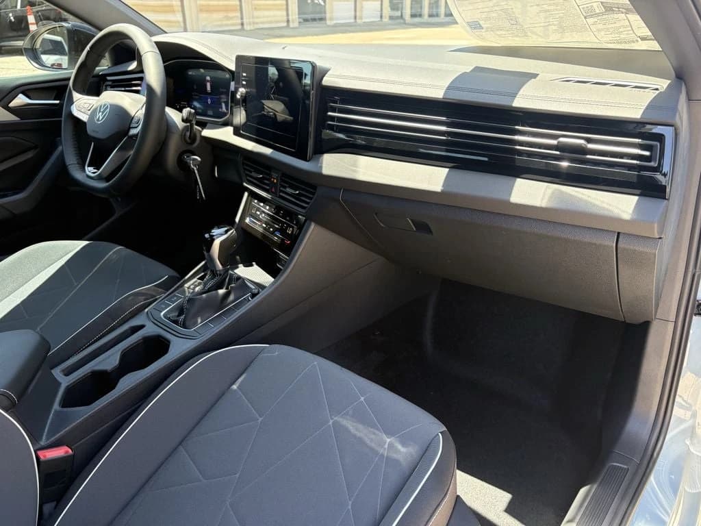 Volkswagen Jetta Sport Auto 2026 — side view