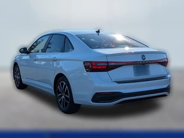 Volkswagen Jetta SE Auto 2025 — side view