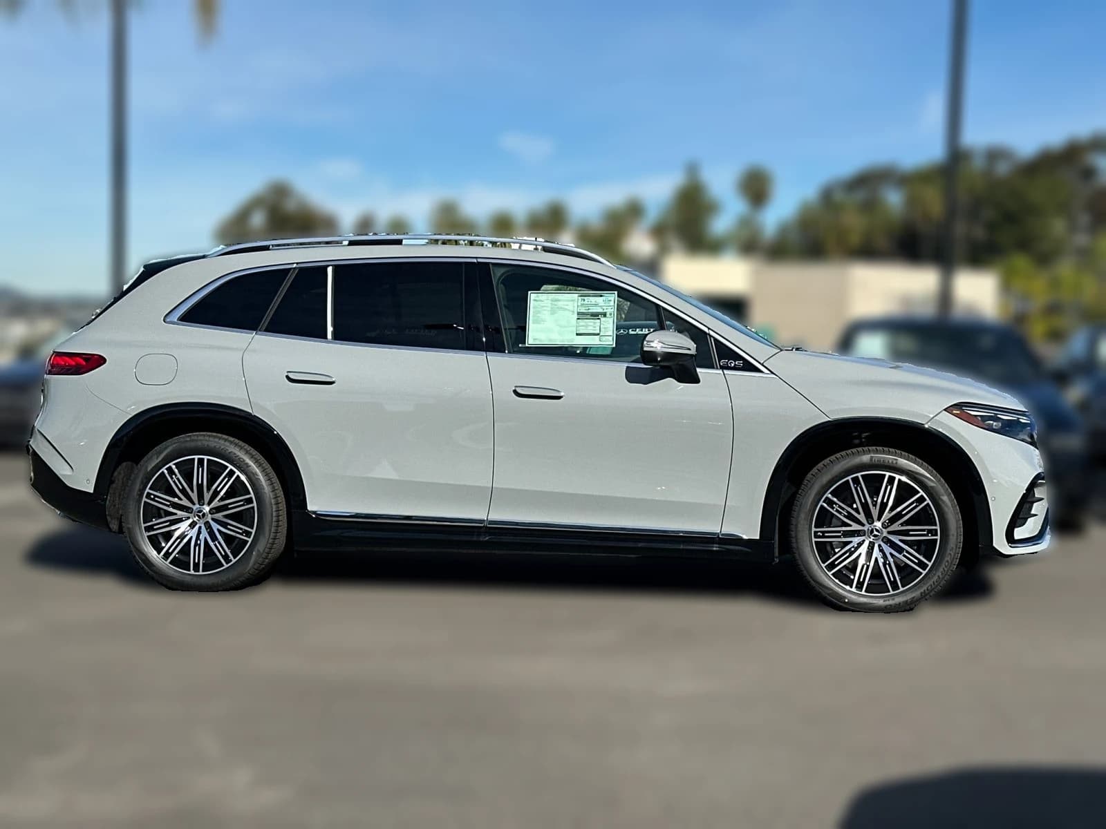 Mercedes-Benz EQS EQS 400 4MATIC SUV 2026 — side view