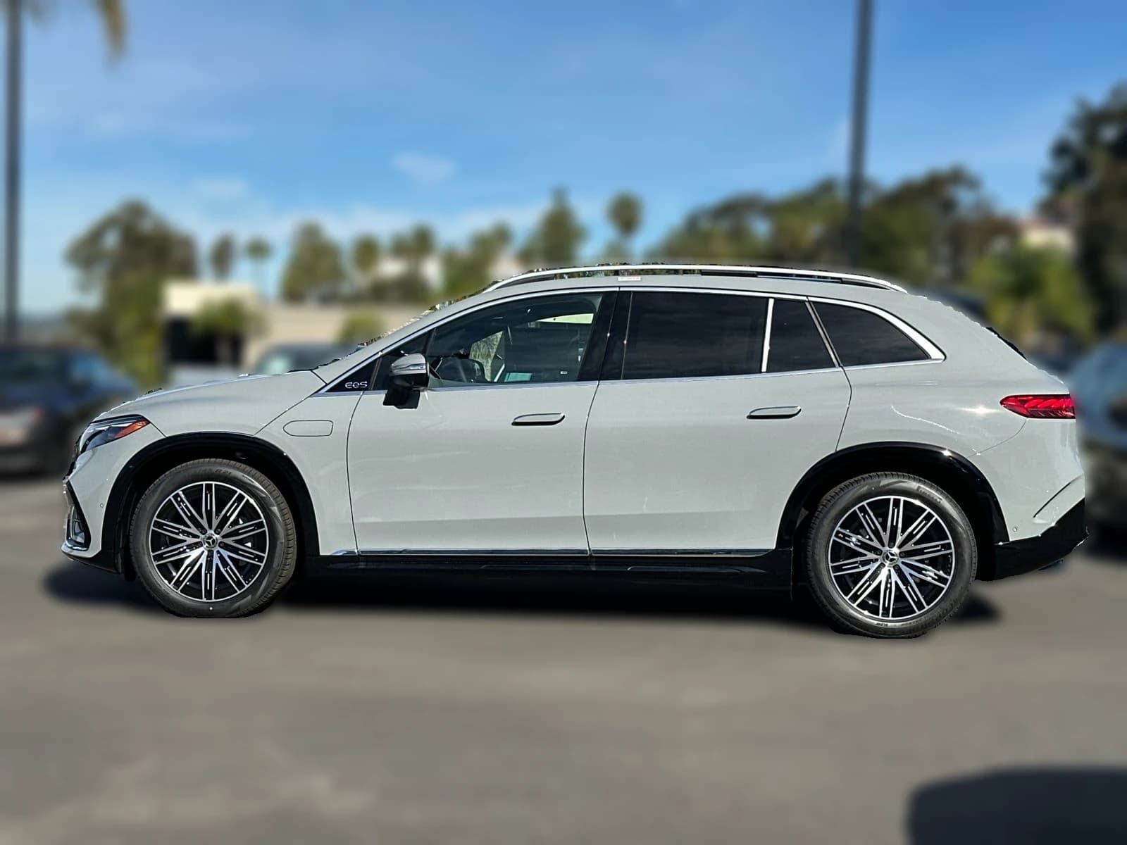 Mercedes-Benz EQS EQS 400 4MATIC SUV 2026 — side view