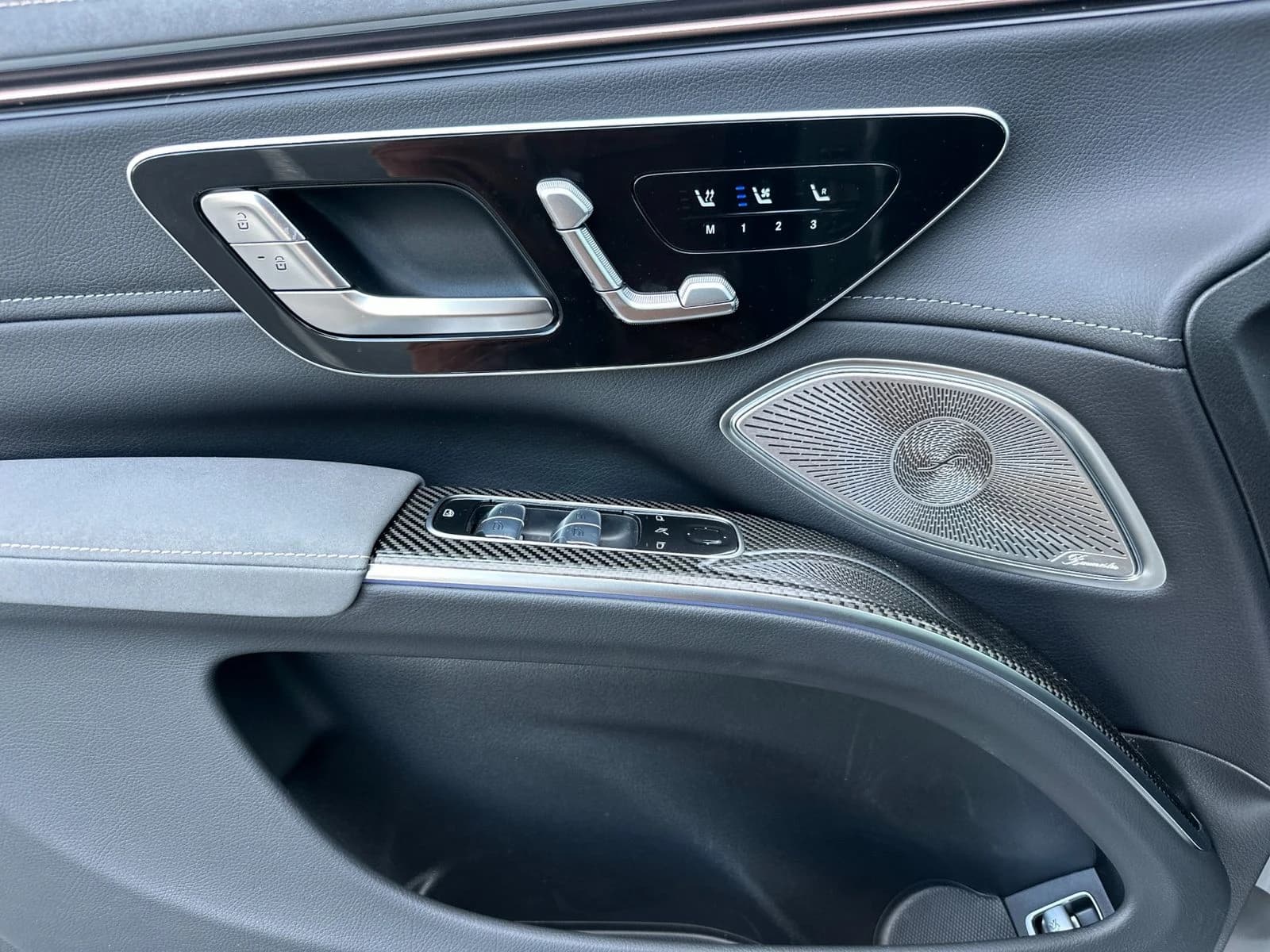 Mercedes-Benz EQS EQS 400 4MATIC SUV 2026 — side view