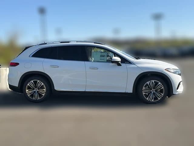 Mercedes-Benz EQS EQS 400 4MATIC SUV 2026 — side view