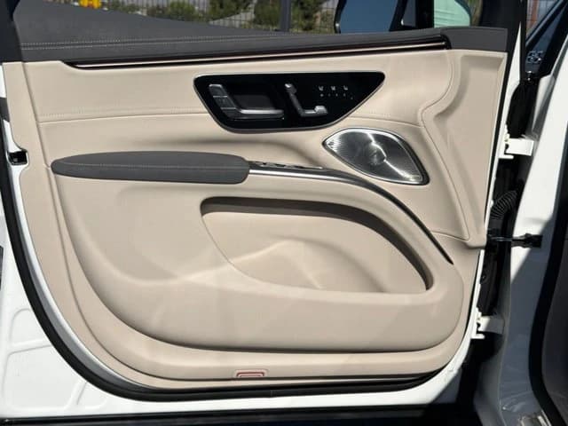 Mercedes-Benz EQS EQS 400 4MATIC SUV 2026 — side view