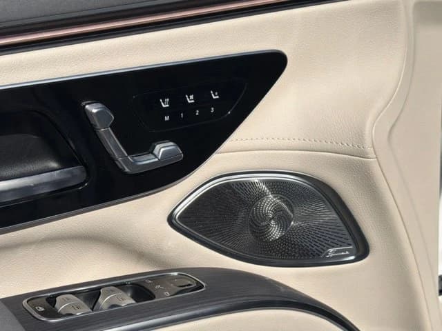 Mercedes-Benz EQS EQS 400 4MATIC SUV 2026 — side view