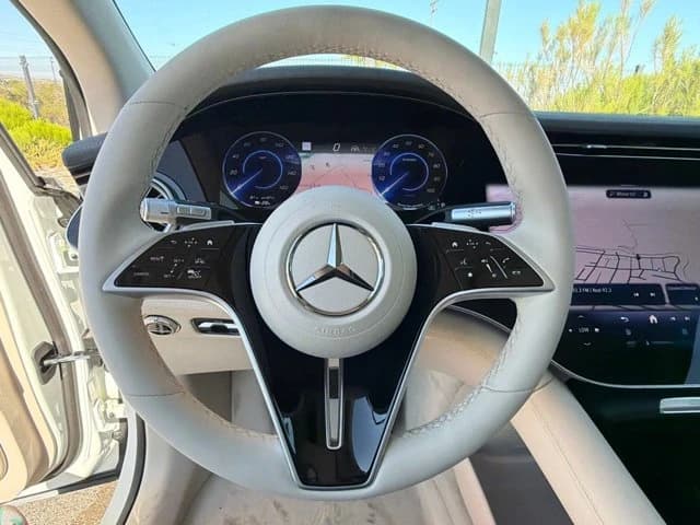 Mercedes-Benz EQS EQS 400 4MATIC SUV 2026 — side view
