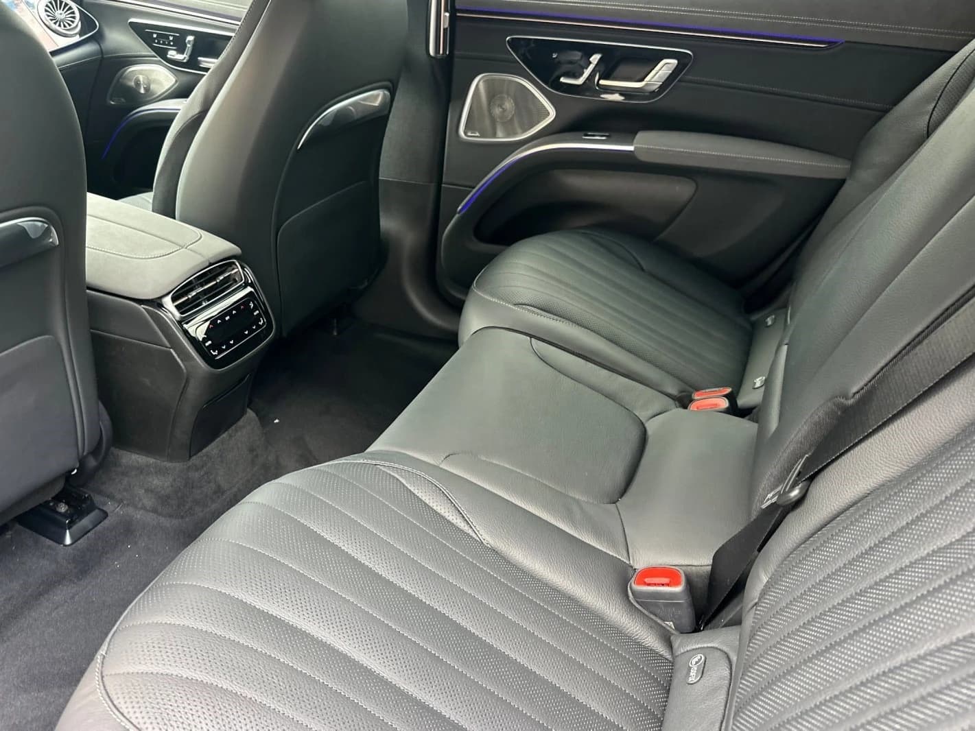 Mercedes-Benz EQS EQS 400 4MATIC SUV 2026 — side view