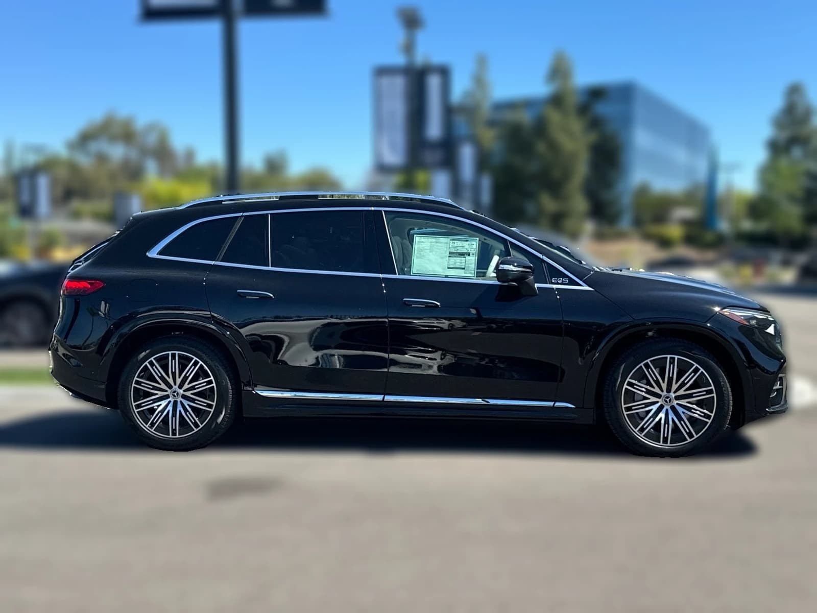 Mercedes-Benz EQS EQS 400 4MATIC SUV 2026 — side view