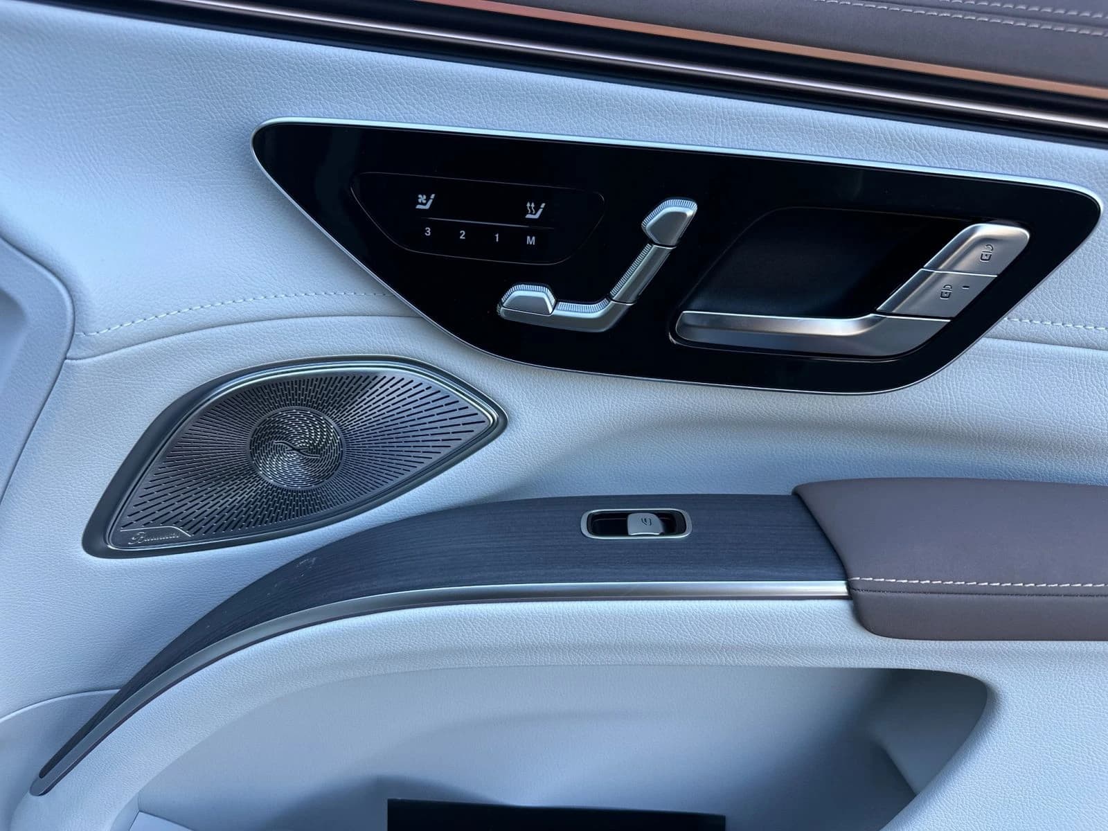 Mercedes-Benz EQS EQS 400 4MATIC SUV 2026 — side view