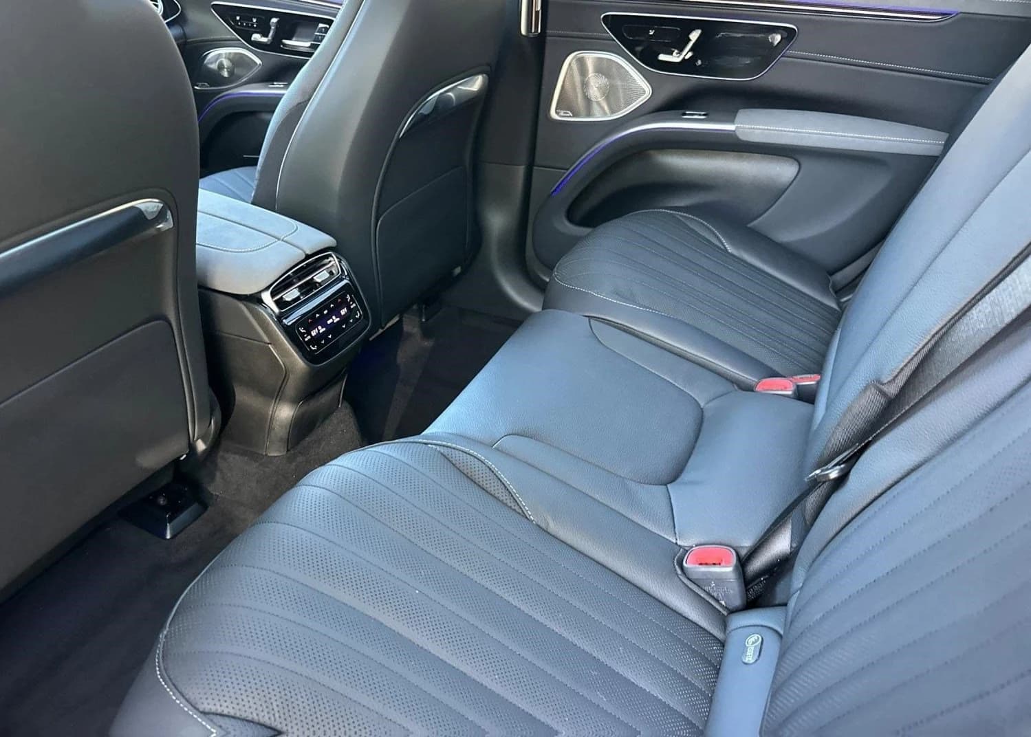 Mercedes-Benz EQS EQS 400 4MATIC SUV 2026 — side view