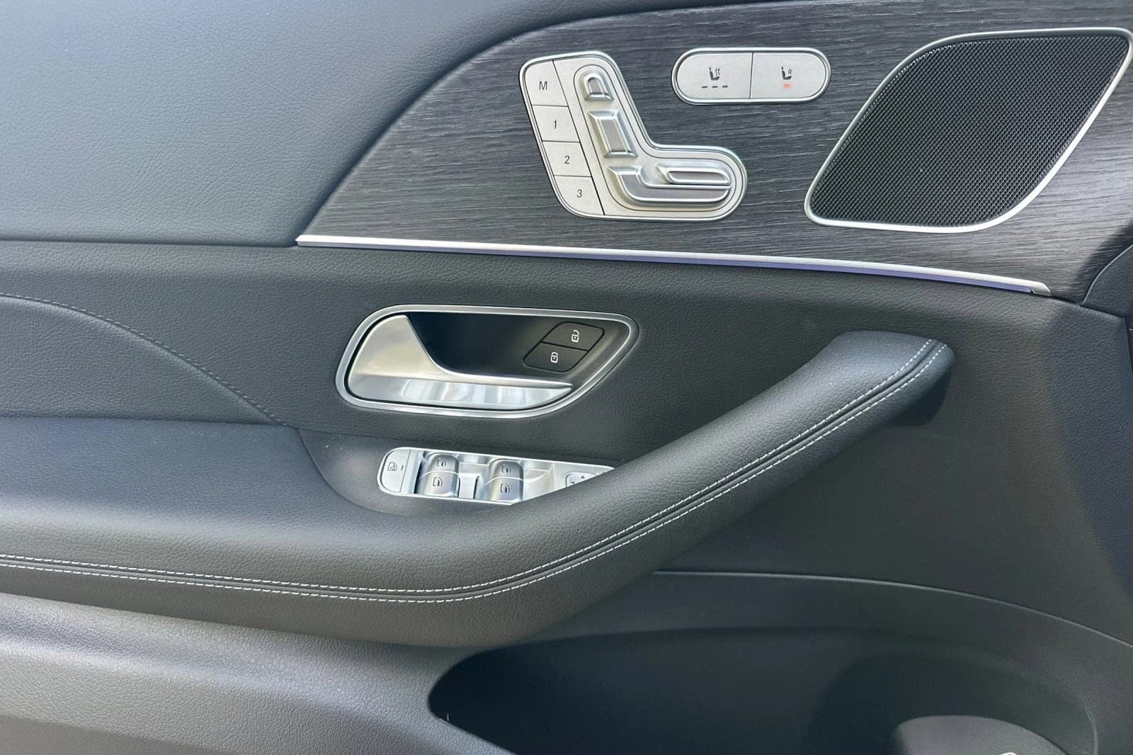 Mercedes-Benz GLE GLE 350 4MATIC SUV 2026 — side view