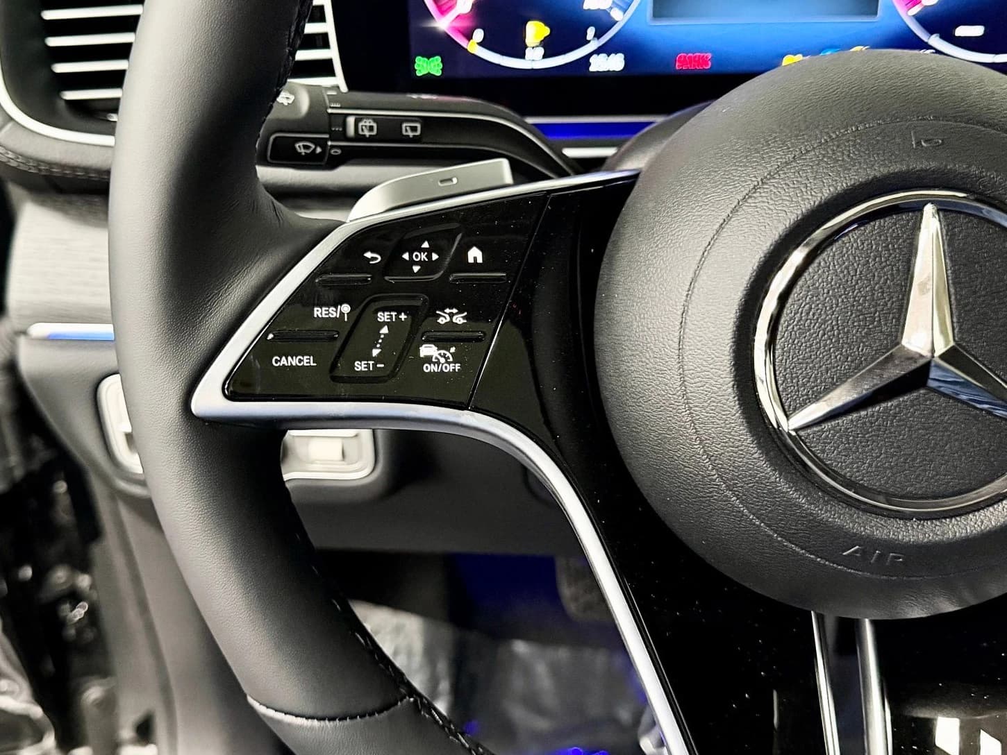 Mercedes-Benz GLS GLS 450 4MATIC SUV 2026 — side view