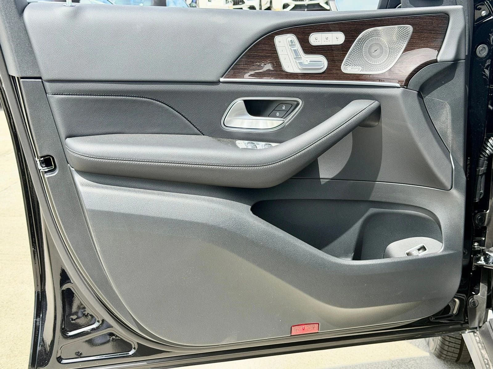 Mercedes-Benz GLS GLS 450 4MATIC SUV 2026 — side view