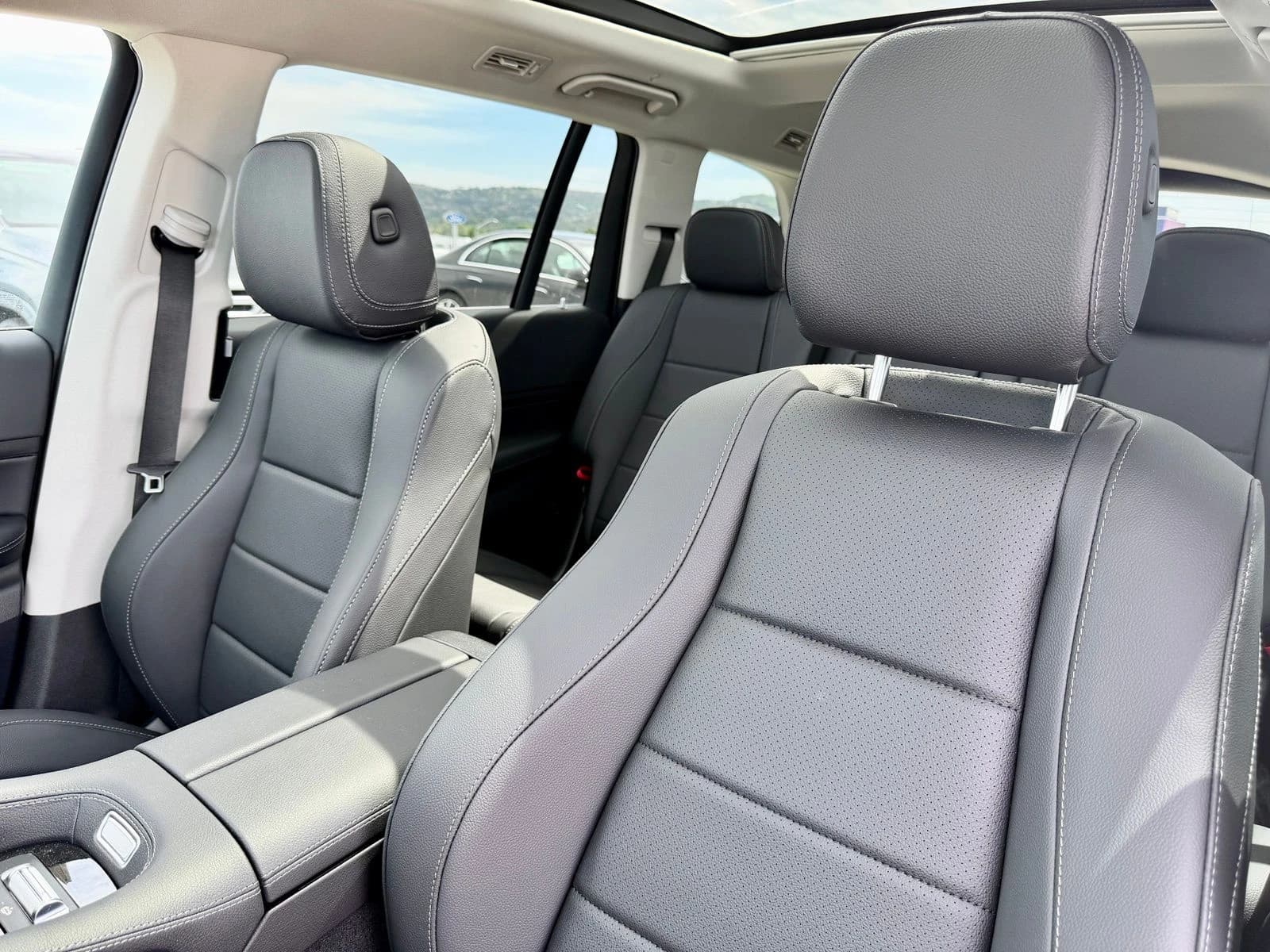 Mercedes-Benz GLS GLS 450 4MATIC SUV 2026 — side view